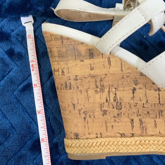 ❤Z01-Call it spring white cork heel wedges - Picture 7 of 7